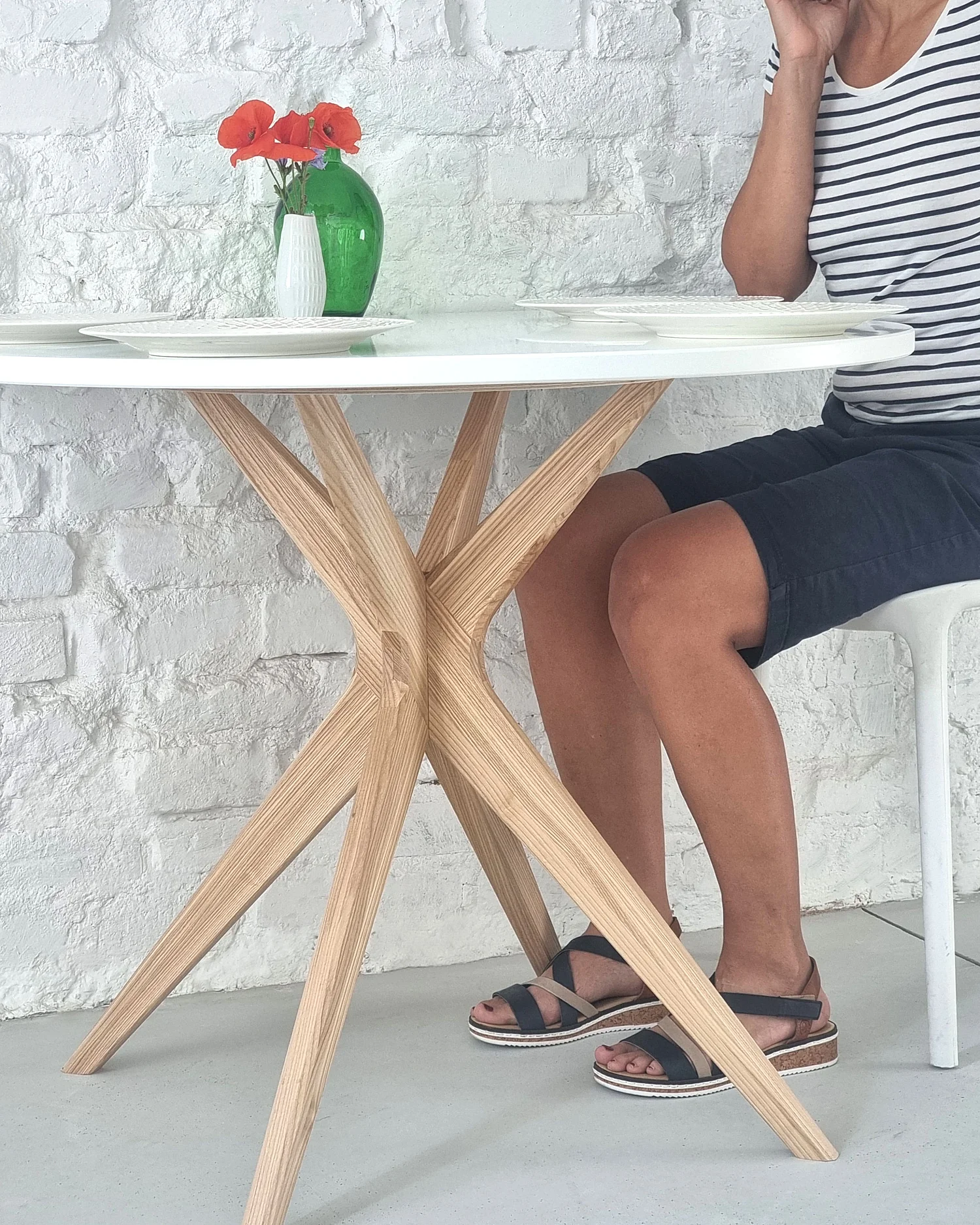 Table demi-ovale à manger 80x80 cm, 3 personnes, MDF Blanc | frêne teinté chêne