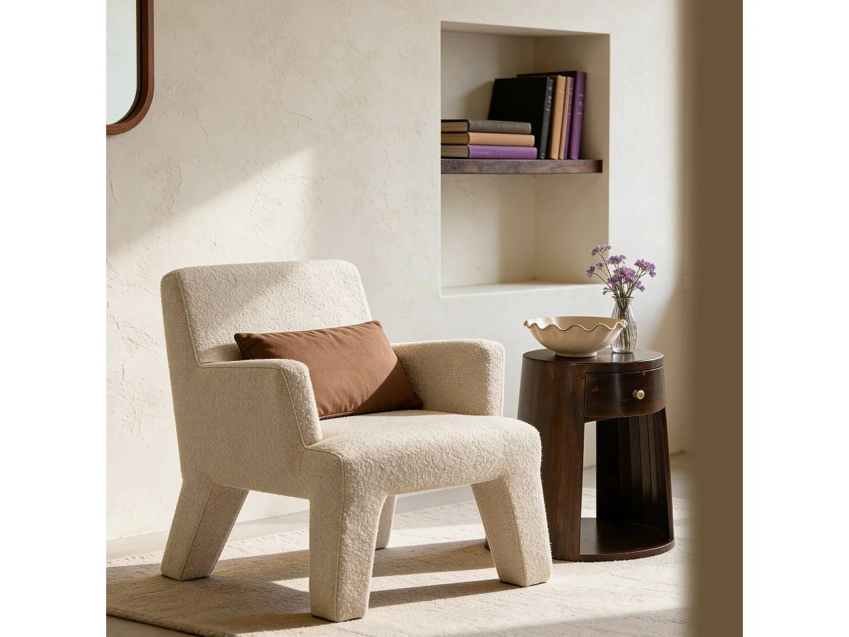 Fauteuil en tissu bouclette écru Kara