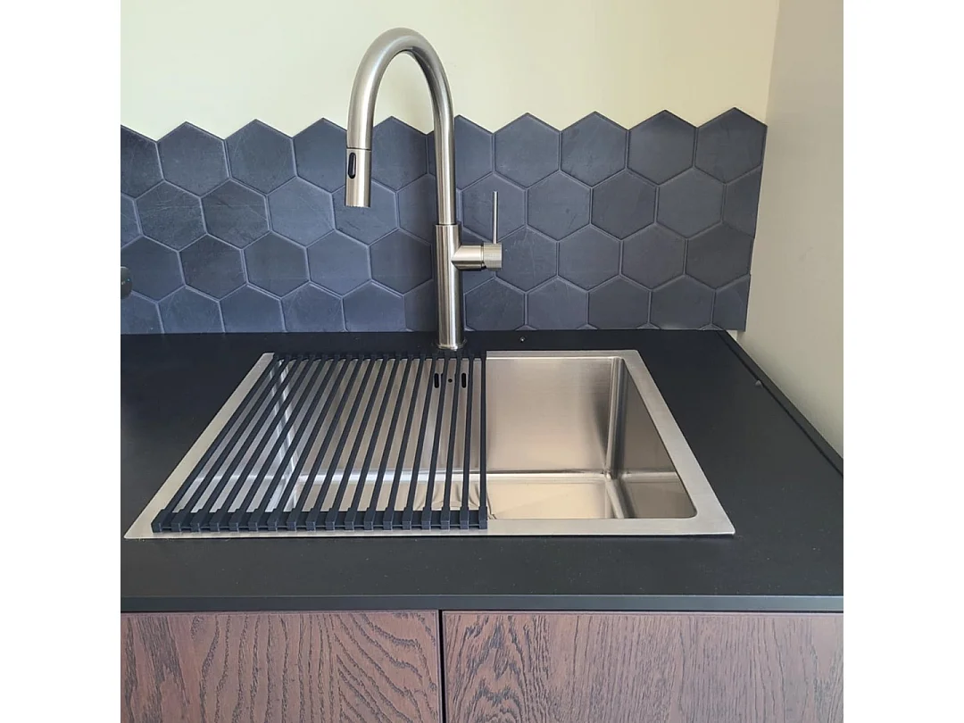 Faltbarer Geschirrabtropfständer 43 x 31 aus Edelstahl und Silikon schwarz Essebagno