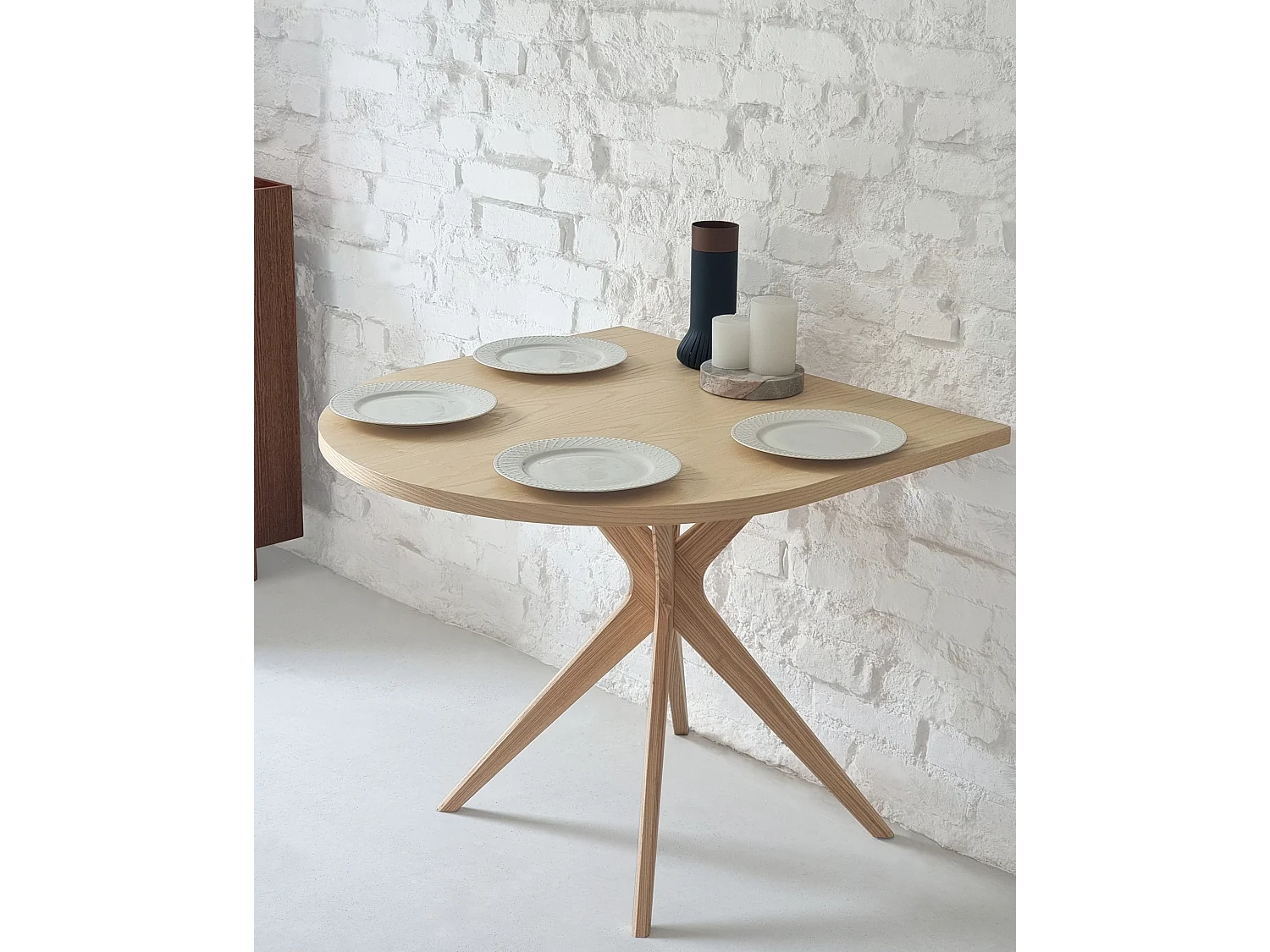 Halvoval spisebord 80x80 cm, 3 personer Jubi Ask