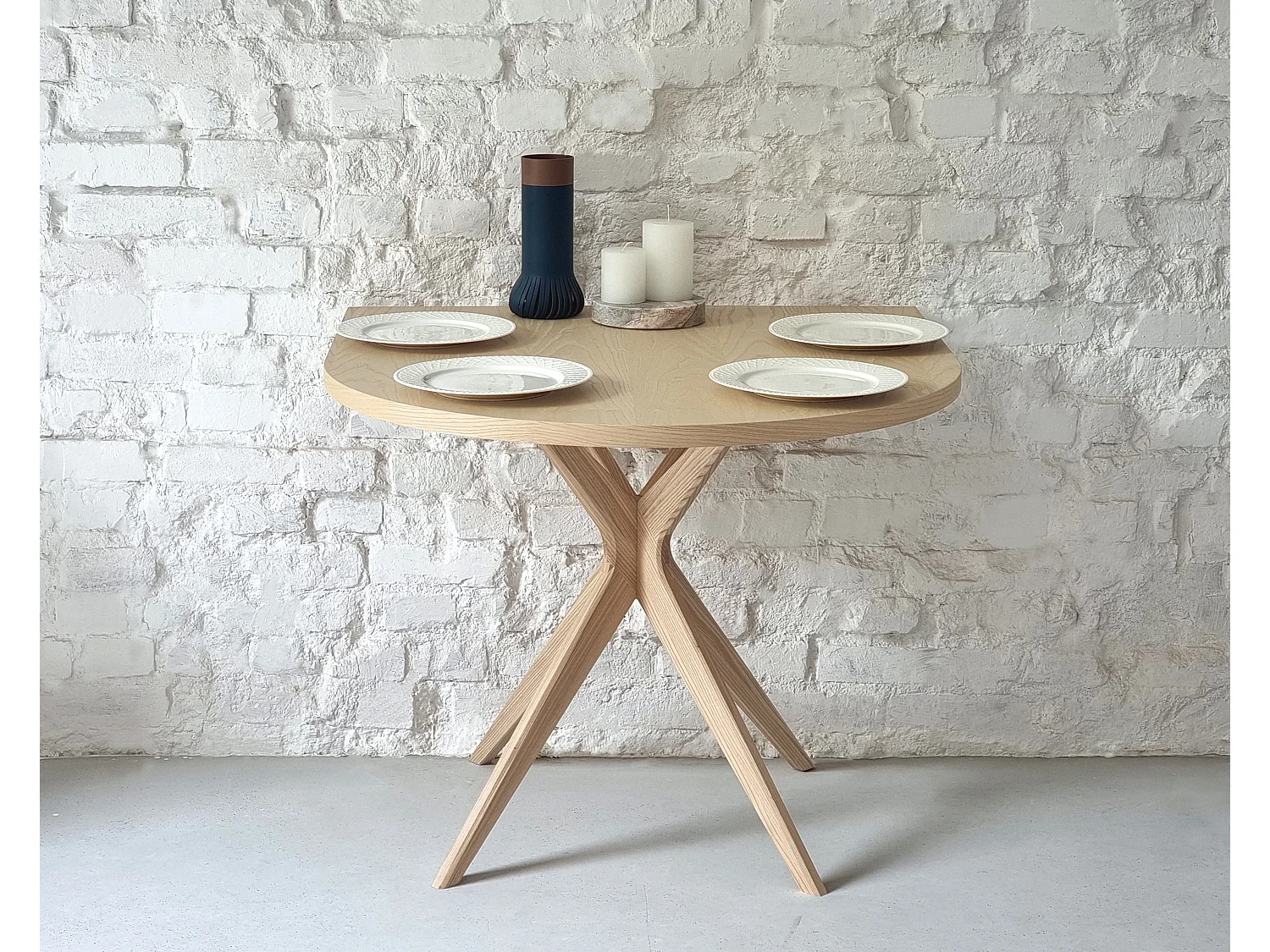 Table demi-ovale à manger 80x80 cm, 3 personnes Jubi Frêne