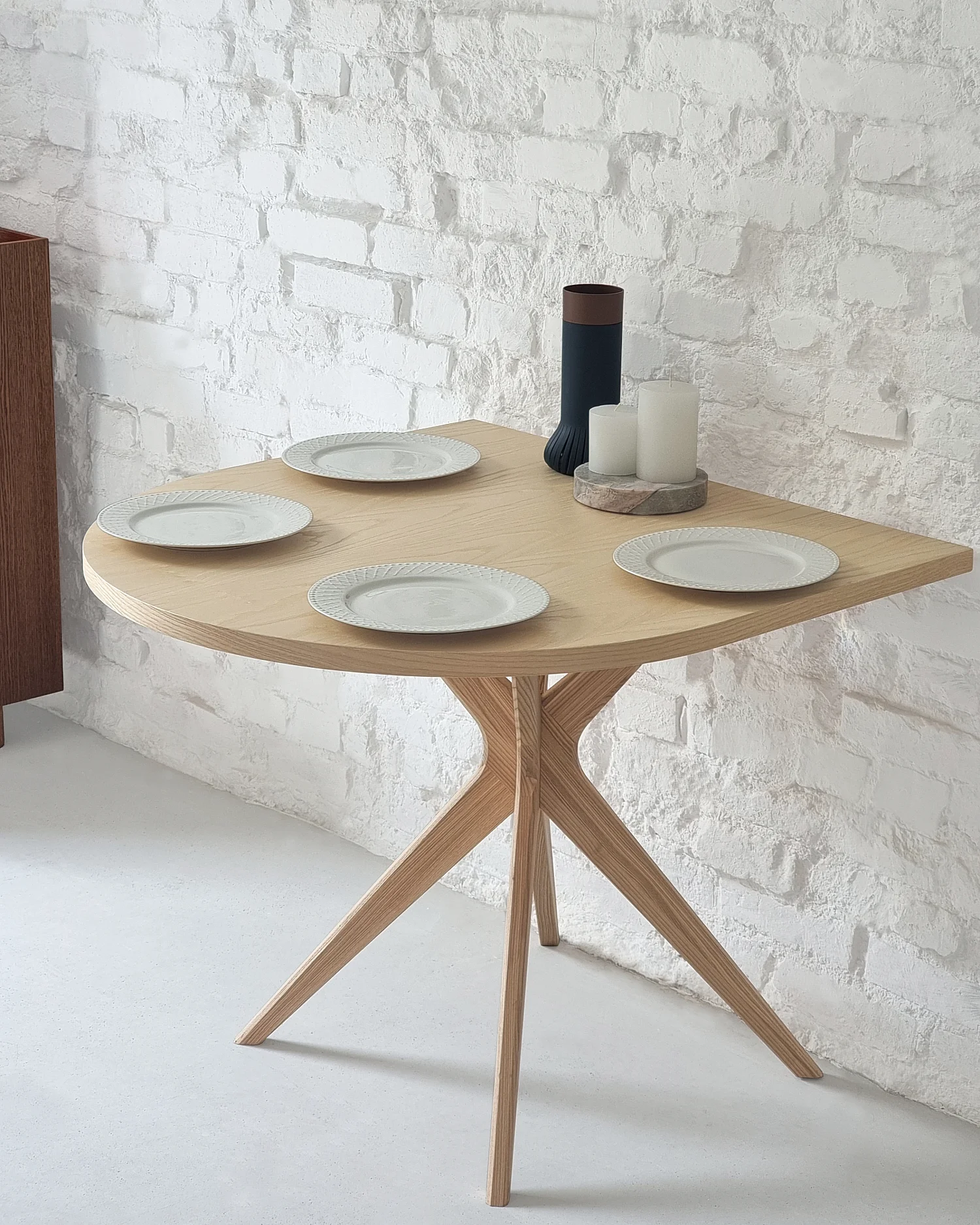 Table demi-ovale à manger 80x80 cm, 3 personnes Jubi Frêne