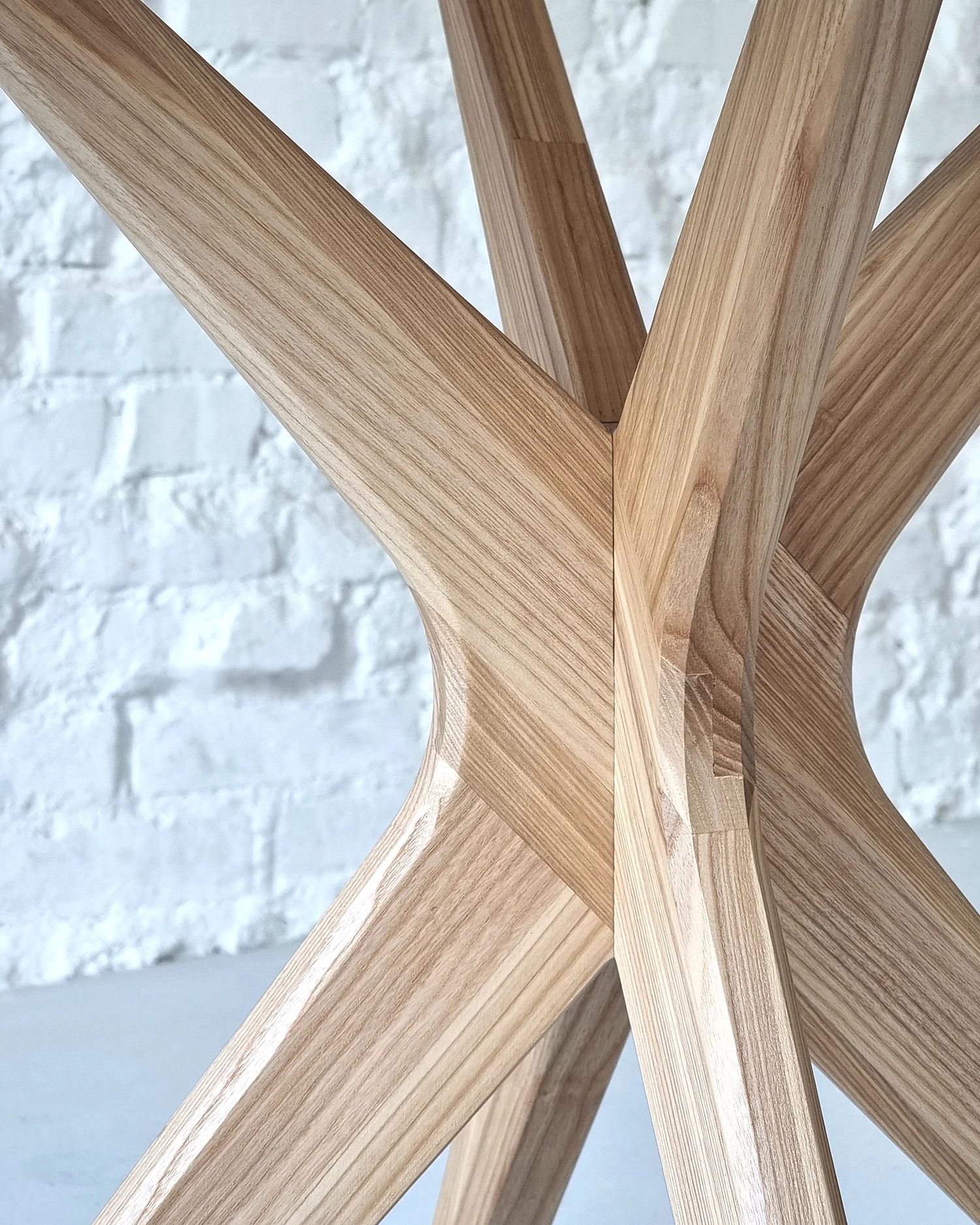 Table demi-ovale à manger 80x80 cm, 3 personnes Jubi Frêne