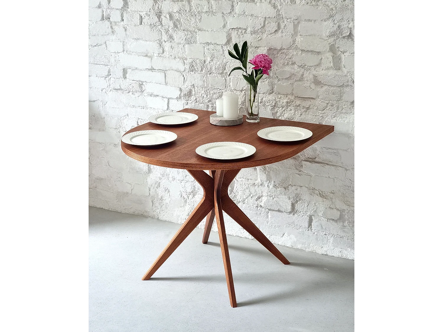 Halvoval spisebord 80x80 cm, 3 personer Jubi Eg
