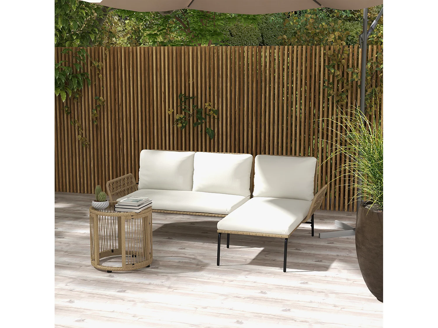 Set da giardino in rattan a 3 pezzi: 1 chaise longue, divano a 2 posti e tavolino con cuscini color crema, mobili da esterno per patio e balcone