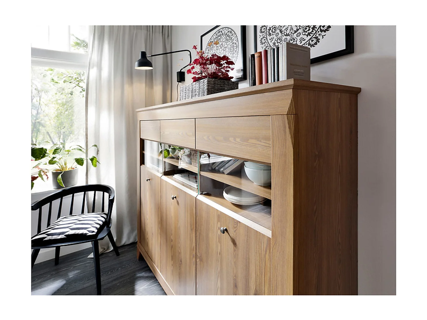 Vitrine à 3 portes avec éclairage LED,commode meuble de rangement coloris Mélèze doré - Longueur 156 x Profondeur 47 x Hauteur 150 cm