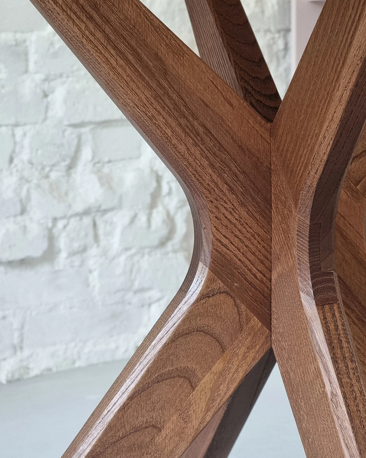 Table demi-ovale à manger 90x90 cm, 4 personnes, MDF Blanc Craie | frêne teinté chêne