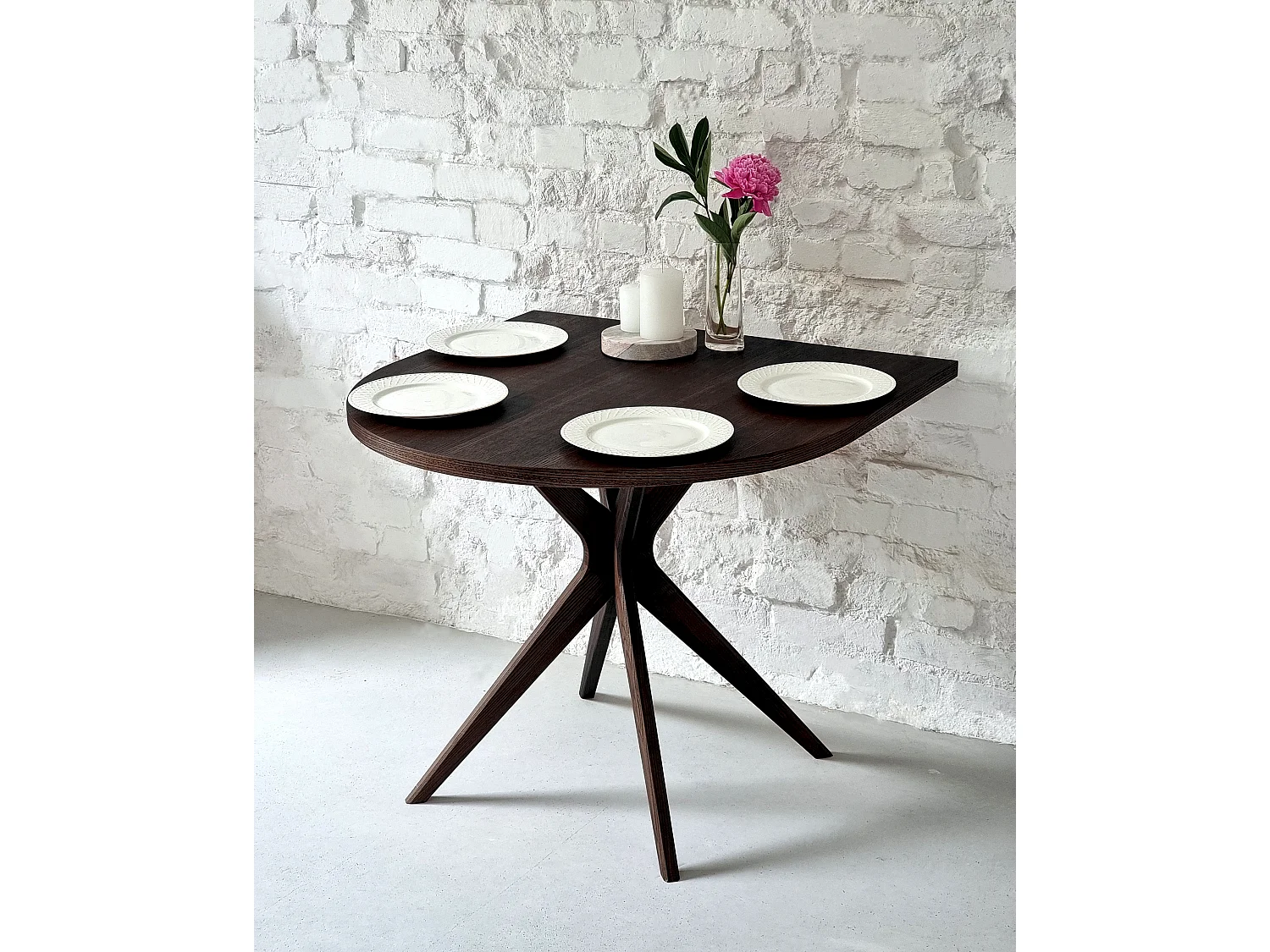 Halvoval spisebord 90x90 cm, 4 personer Jubi Valnød