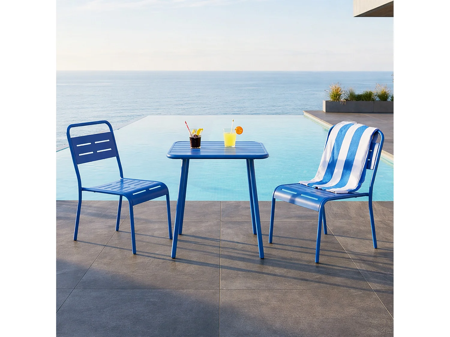 Ensemble table de jardin carrée 50cm et 2 chaises bleu BERGAME