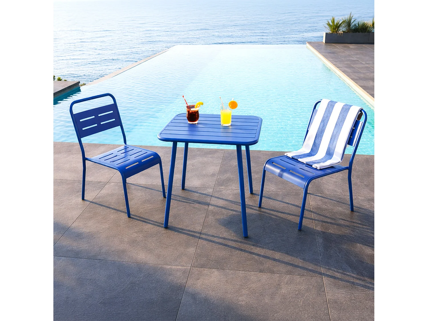 Ensemble table de jardin carrée 50cm et 2 chaises bleu BERGAME
