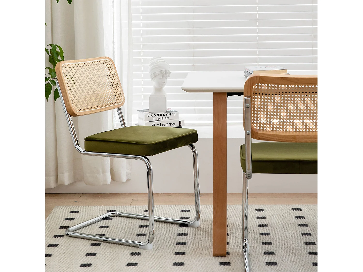 Lot de 2 chaises de salle à manger Breuer en velours vert olive et dossier en rotin, pieds chromés