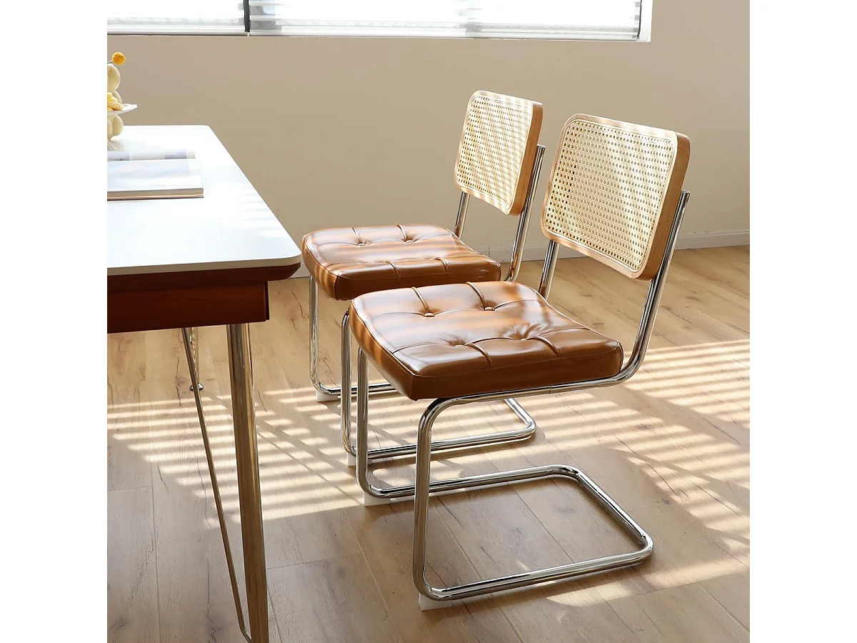 Lot de 2 chaises de salle à manger Breuer en PU caramel et dossier en rotin, pieds chromés