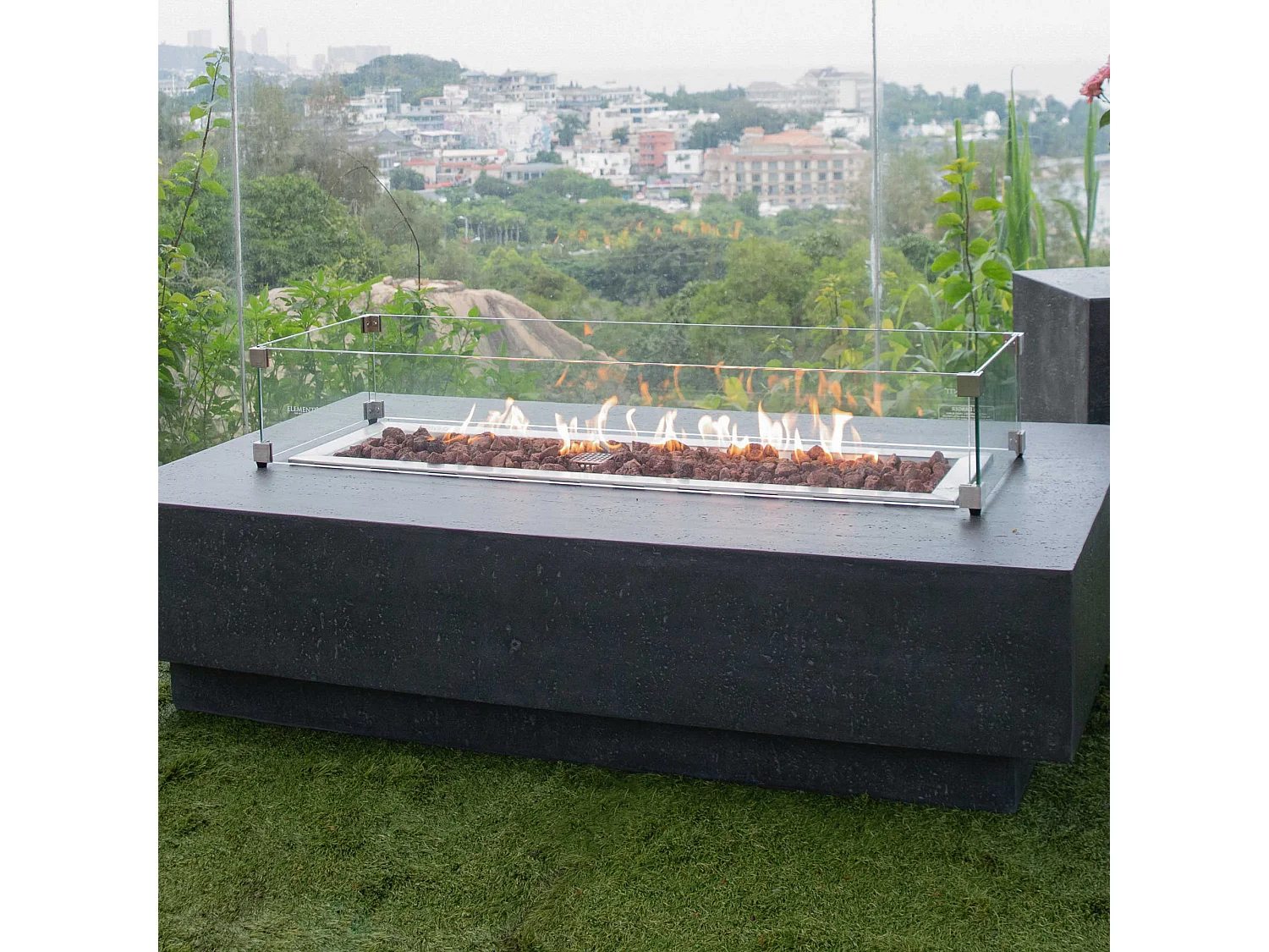 Ensemble braséro à gaz HAMPTON 4 pcs - béton fibré, avec pare-vent et caches