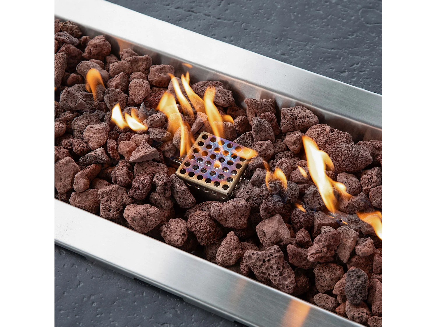 Ensemble braséro à gaz HAMPTON 4 pcs - béton fibré, avec pare-vent et caches