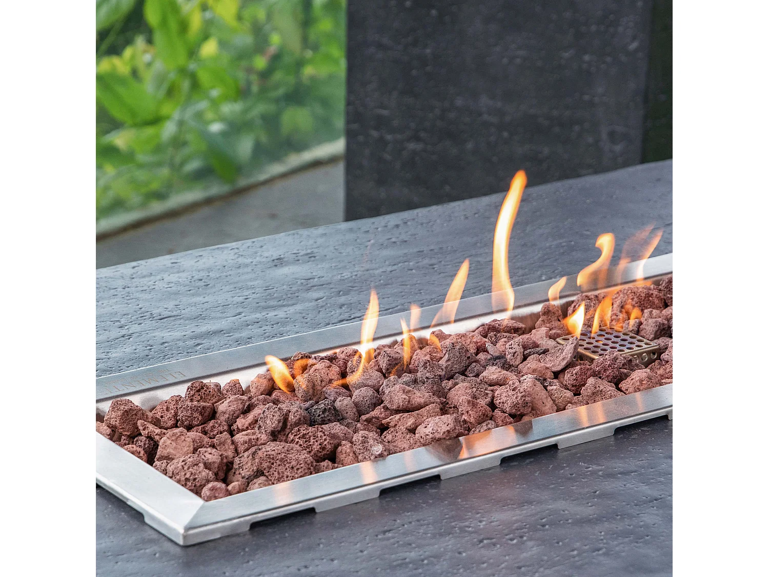 Ensemble braséro à gaz HAMPTON 4 pcs - béton fibré, avec pare-vent et caches