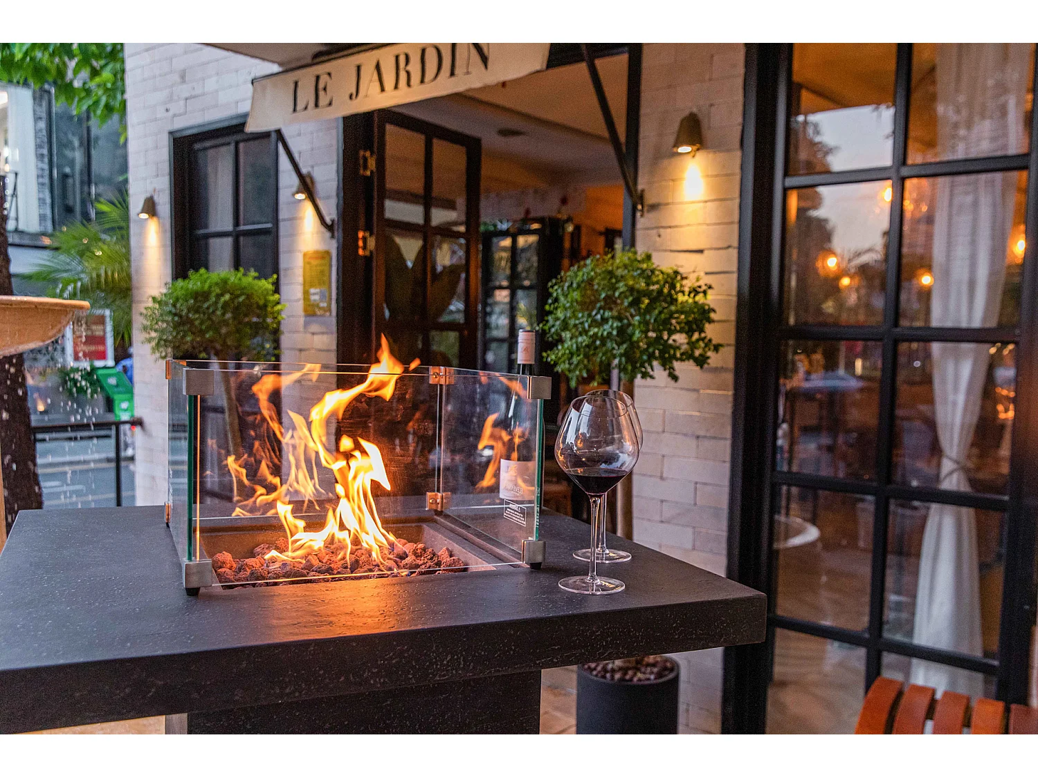 Mange-debout braséro à gaz MONTREALI en béton fibré - 56x56x106 cm