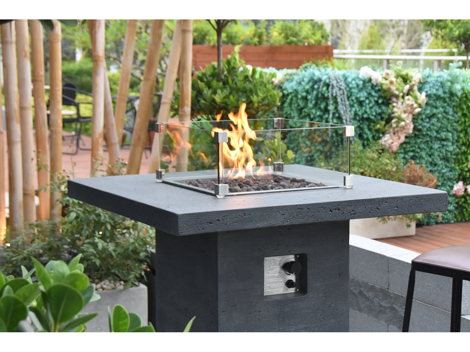 Mange-debout braséro à gaz MONTREALI en béton fibré - 56x56x106 cm