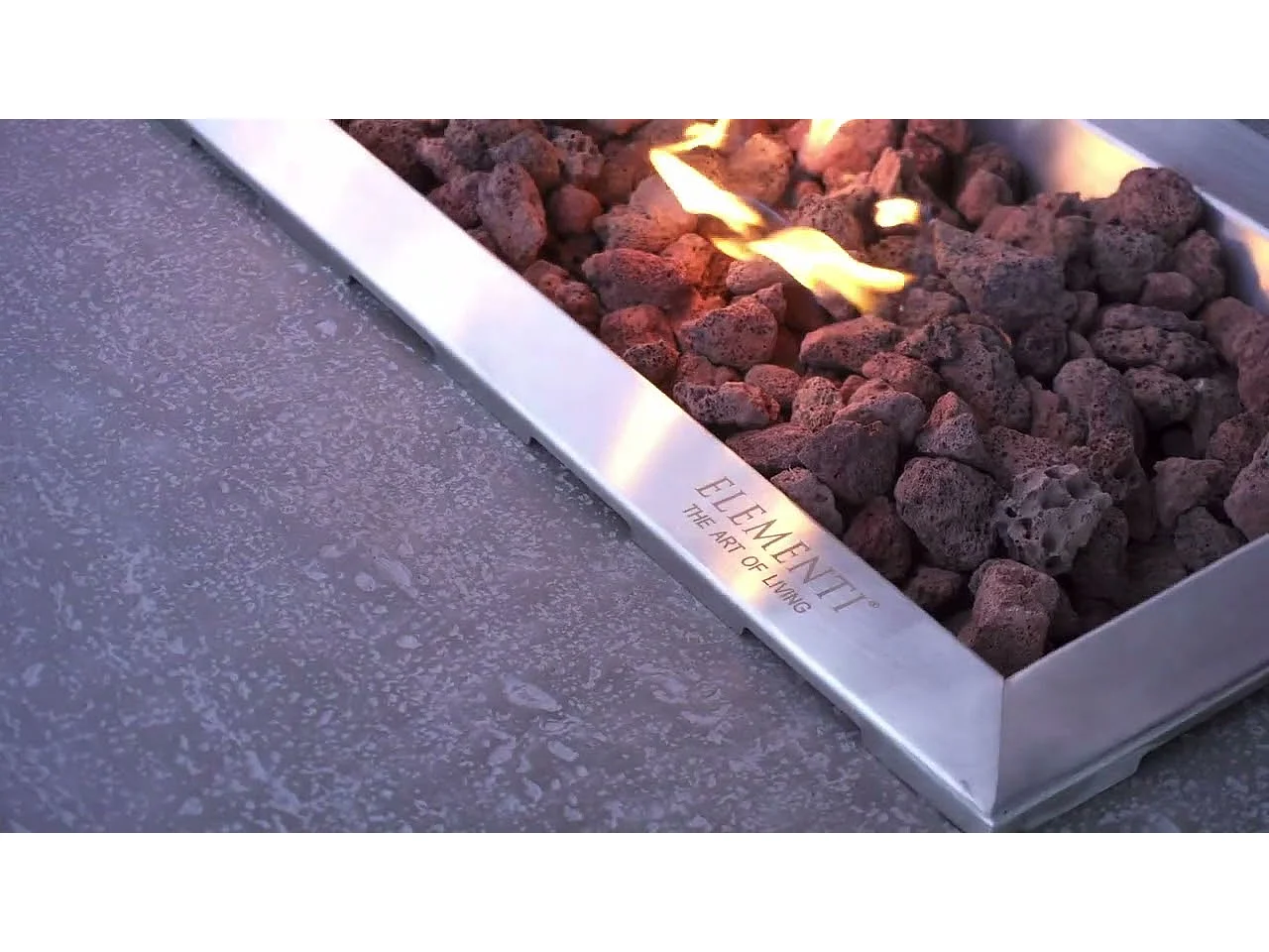 Ensemble braséro à gaz HAMPTON 4 pcs - béton fibré, avec pare-vent et caches