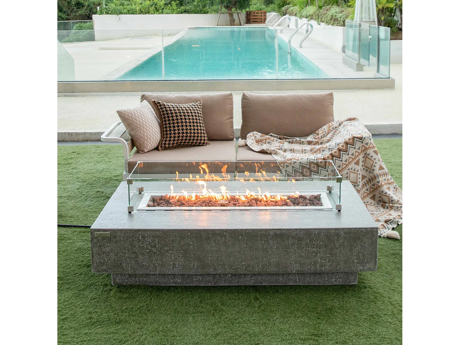 Table braséro à gaz HAMPTON en béton fibré - 142x81x35 cm