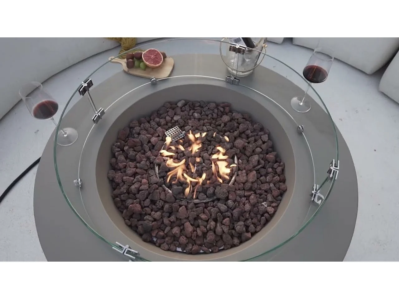 Table braséro à gaz LUNAR BOWL en béton fibré - 107x107x40 cm