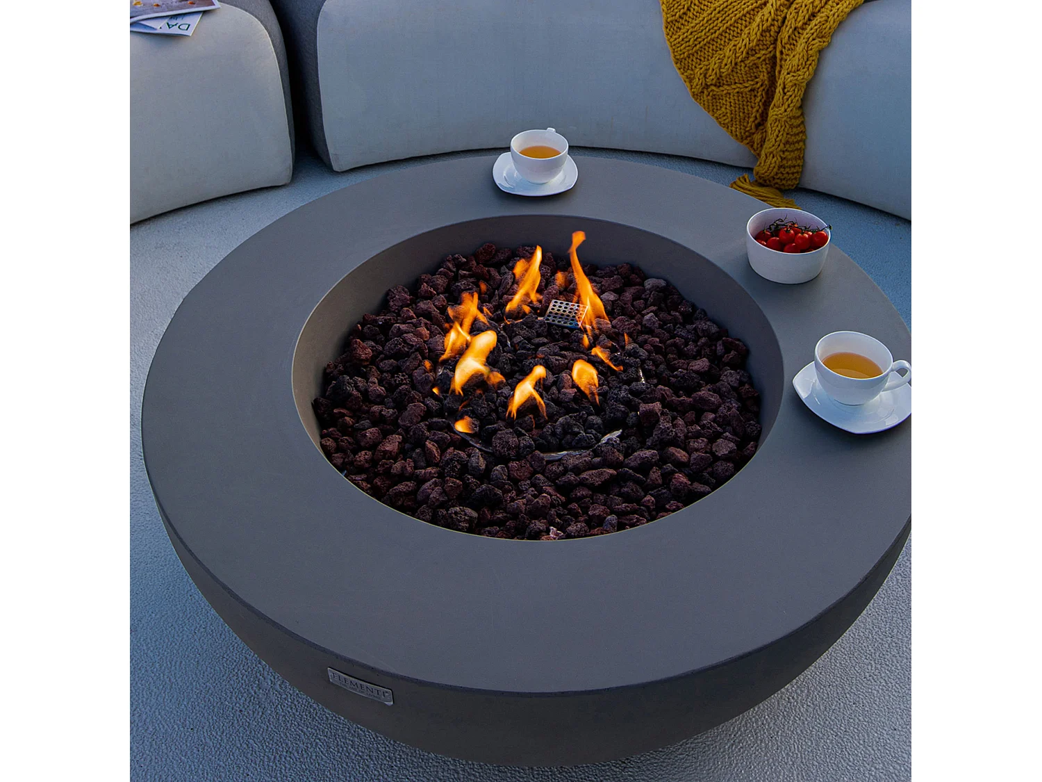 Table braséro à gaz LUNAR BOWL en béton fibré - 107x107x40 cm