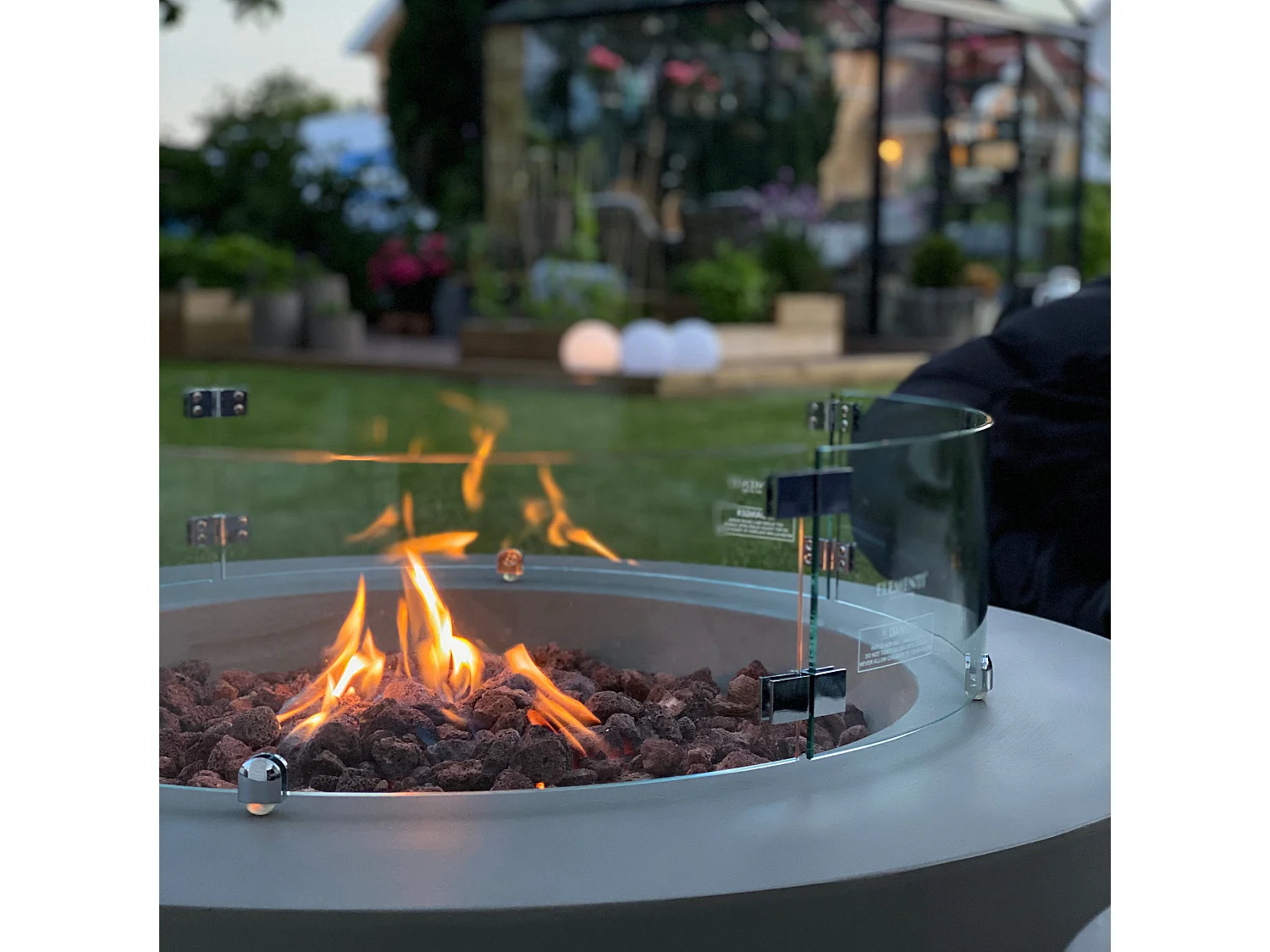 Table braséro à gaz LUNAR BOWL en béton fibré - 107x107x40 cm