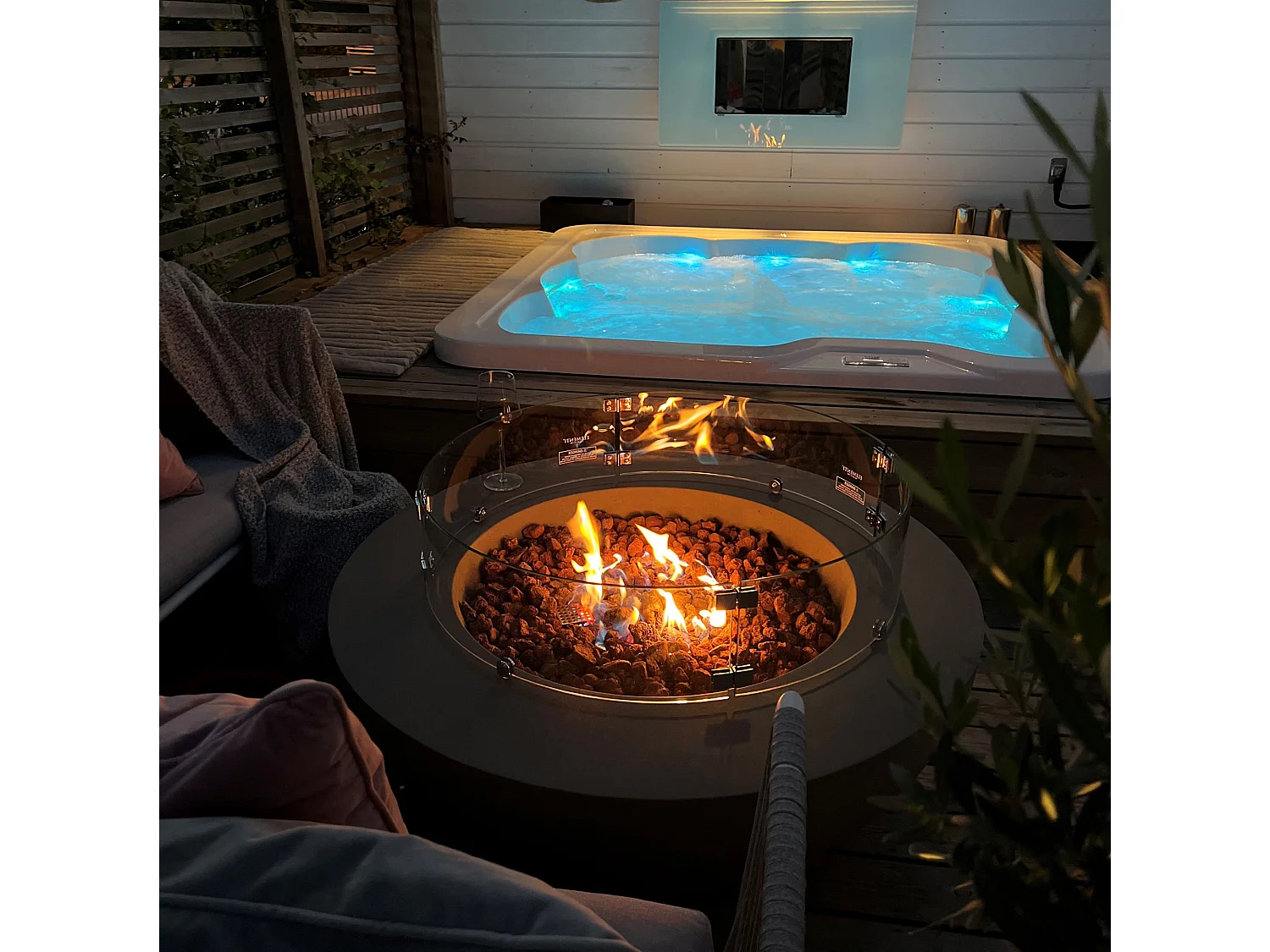 Table braséro à gaz LUNAR BOWL en béton fibré - 107x107x40 cm