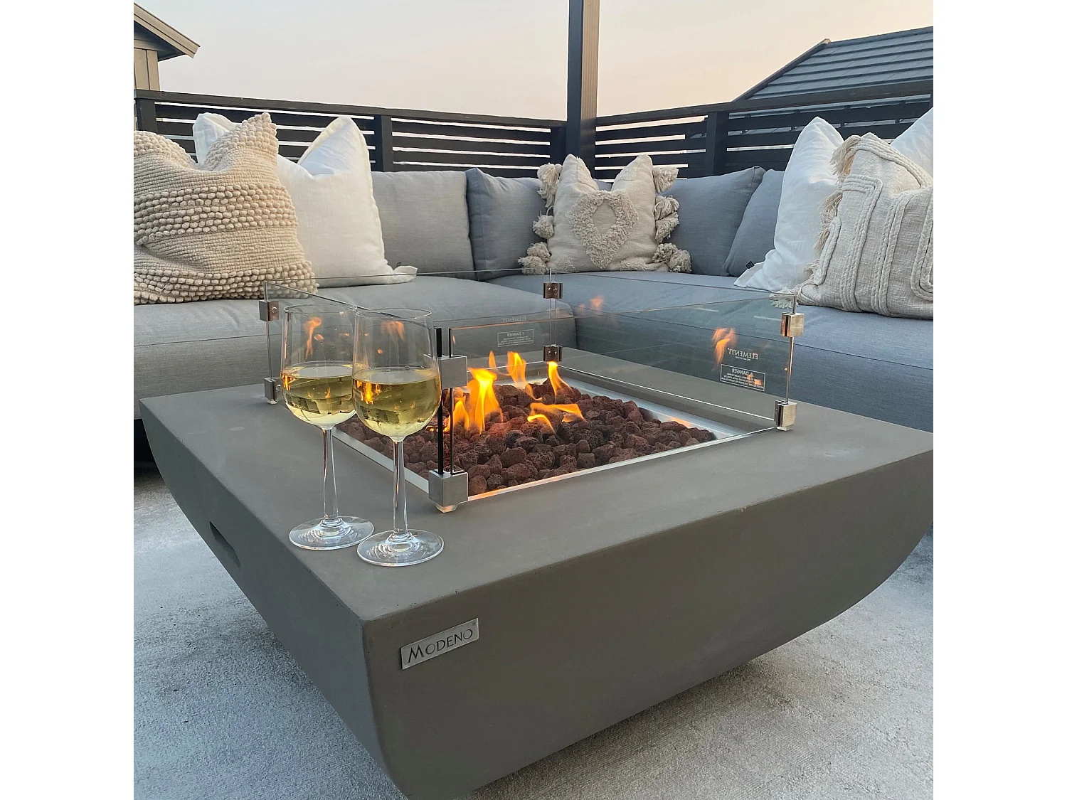 Ensemble braséro à gaz Westport 4 pcs - béton fibré, avec pare-vent et caches