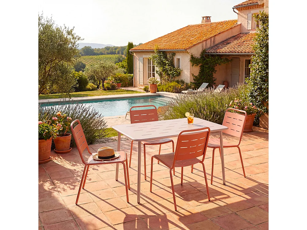 Zyra - Table à manger de jardin 4 personnes en métal - Beige
