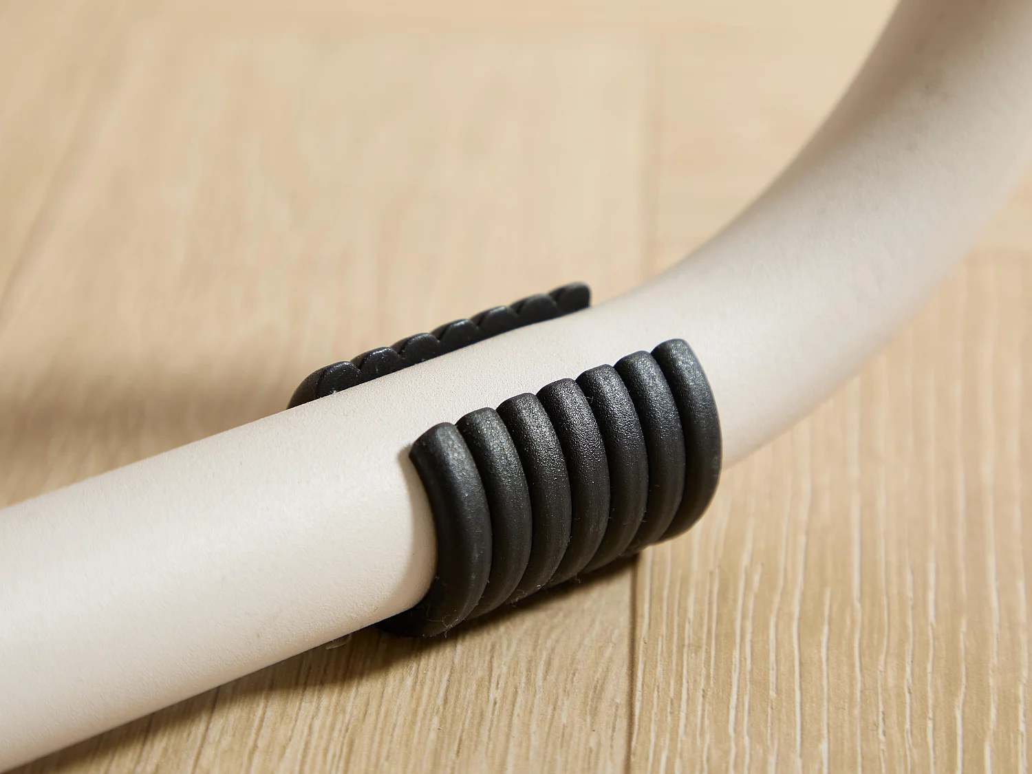 Fauteuil extérieur en acier avec coussin, pouf offert, chaise de jardin moderne pour terrasse et balcon