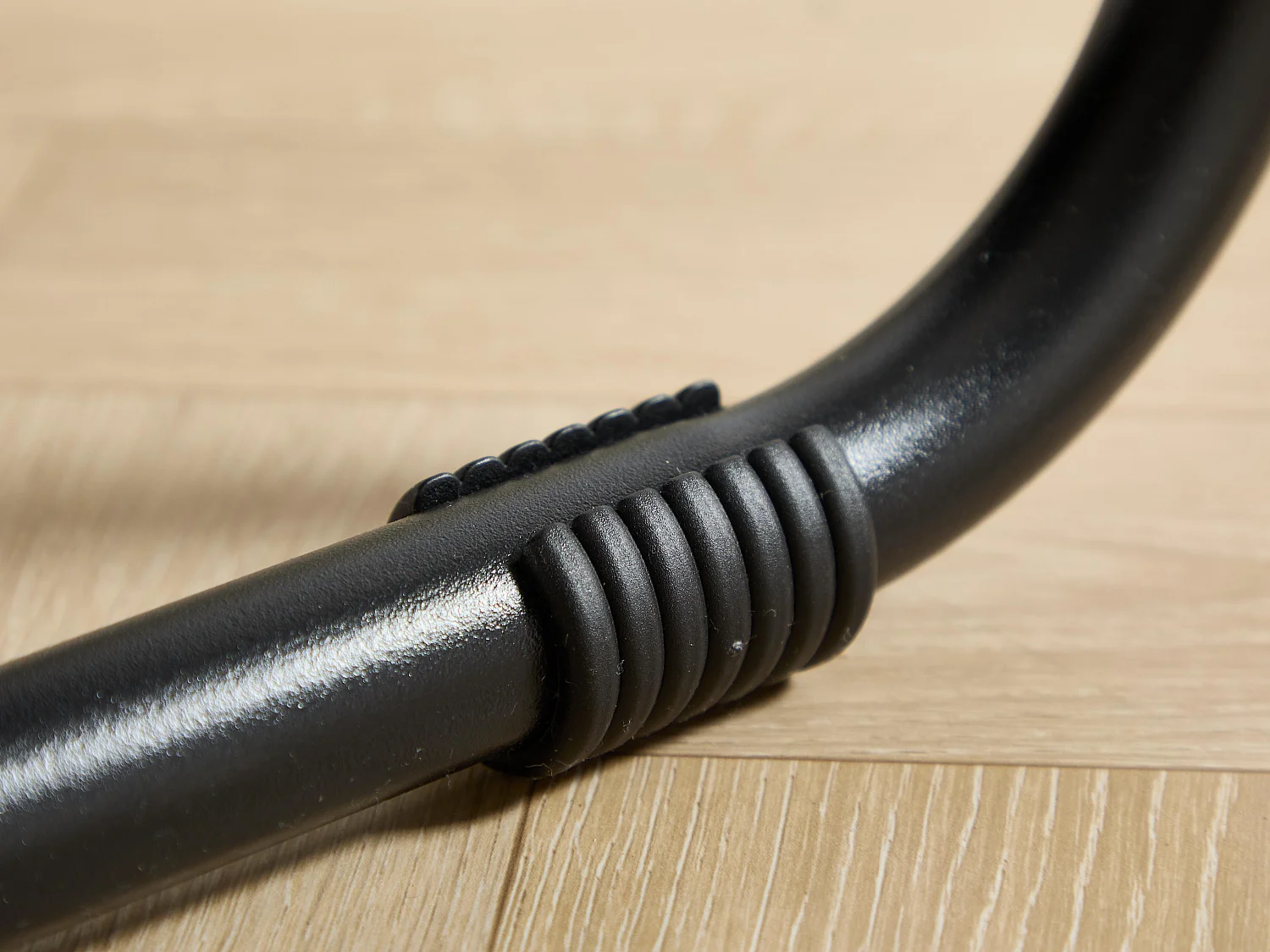 Fauteuil extérieur en acier avec coussin, pouf offert, chaise de jardin moderne pour terrasse et balcon