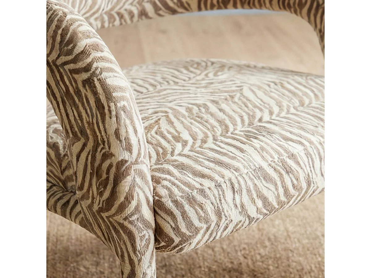 Fauteuil en tissu à motif zèbre Indira