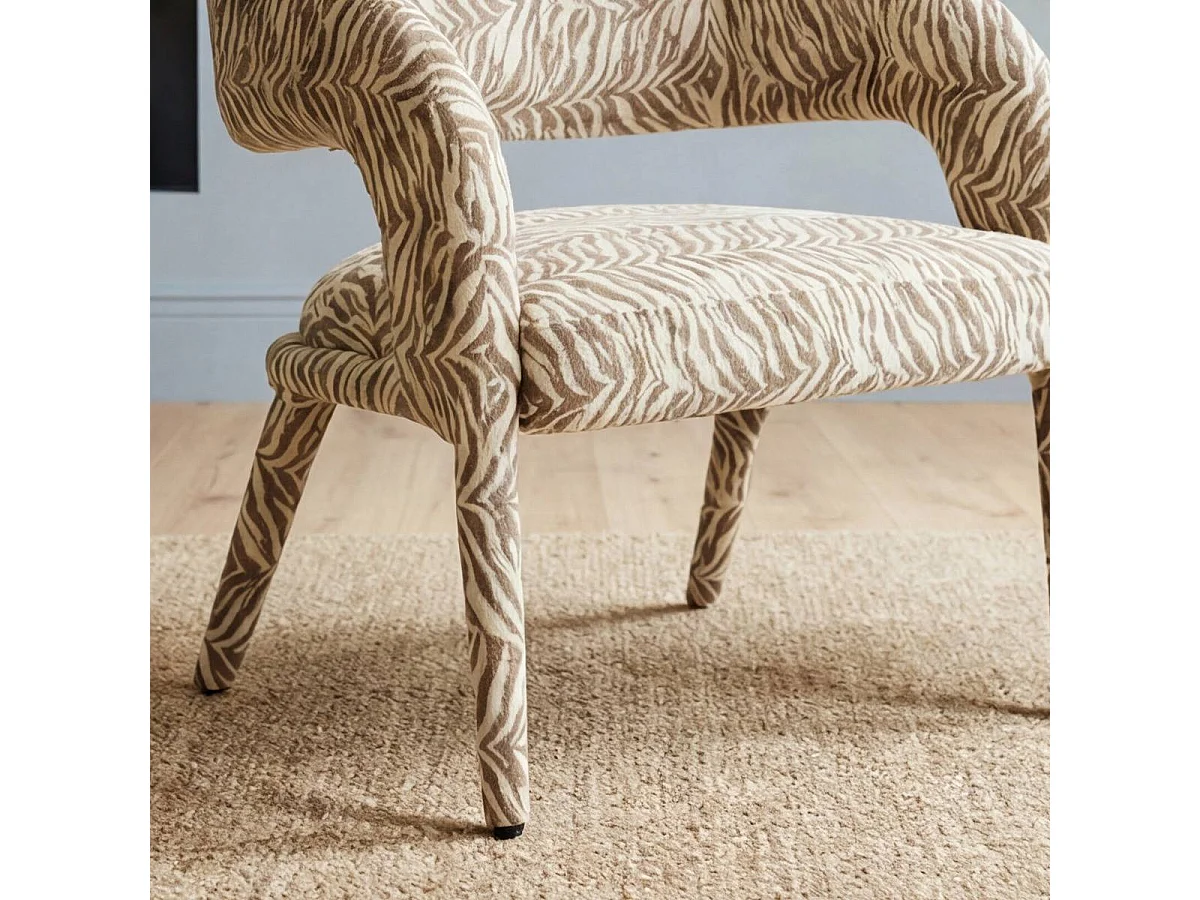 Fauteuil en tissu à motif zèbre Indira