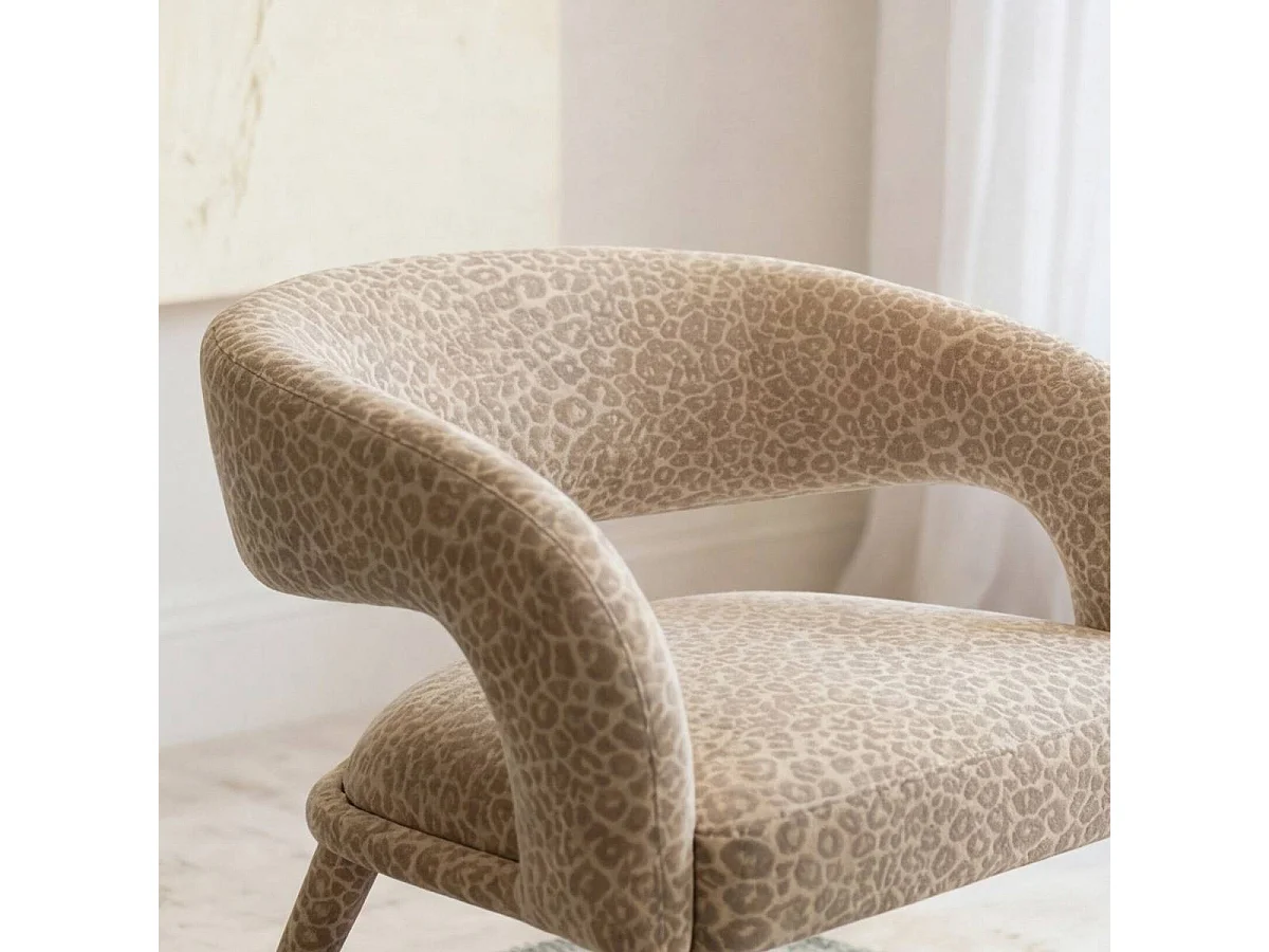 Fauteuil en tissu à motif léopard Indira