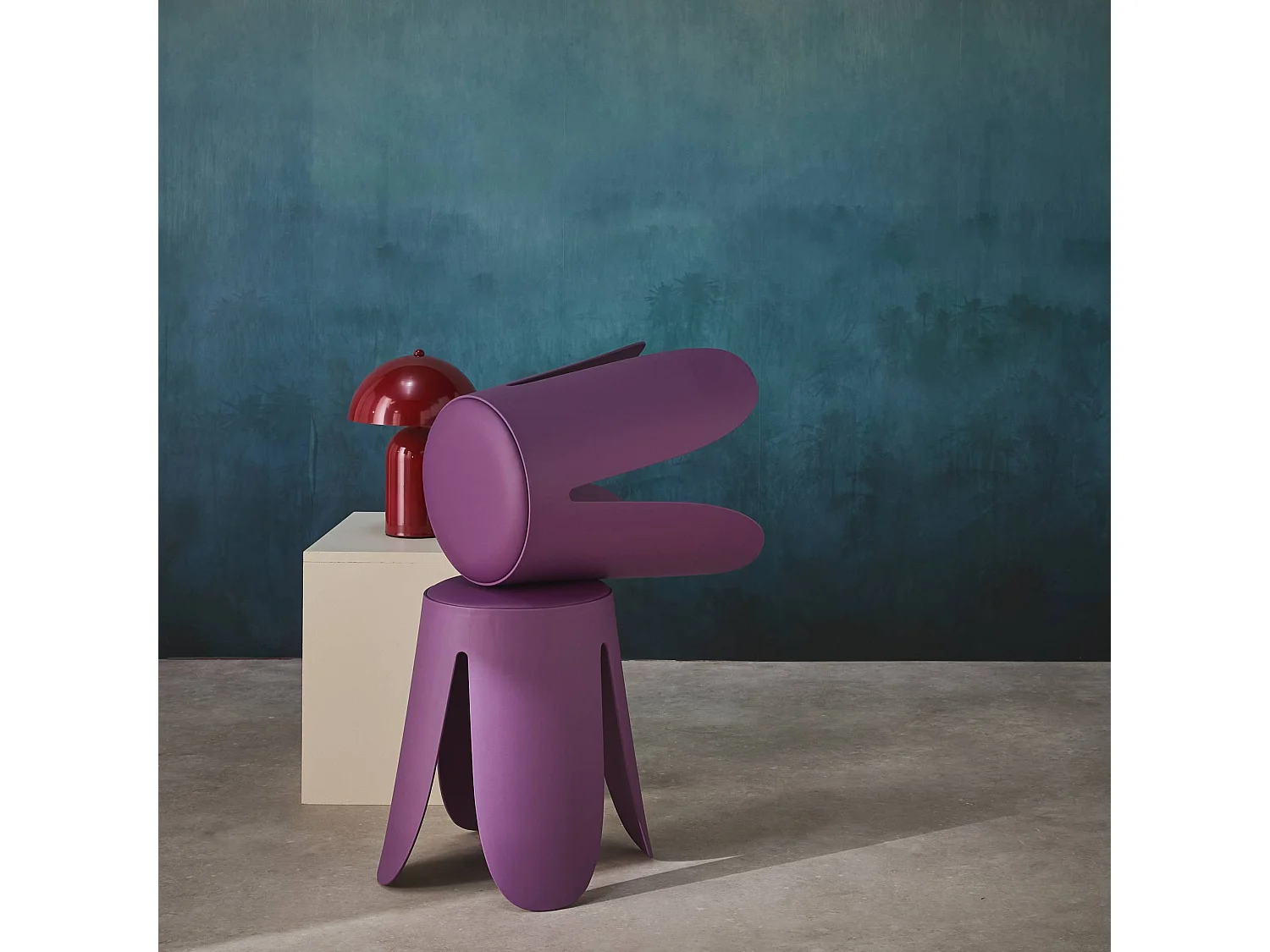 Set de 2 tabourets empilables. simili cuir violet. NIKI. Ø30 / 44 x H46cm