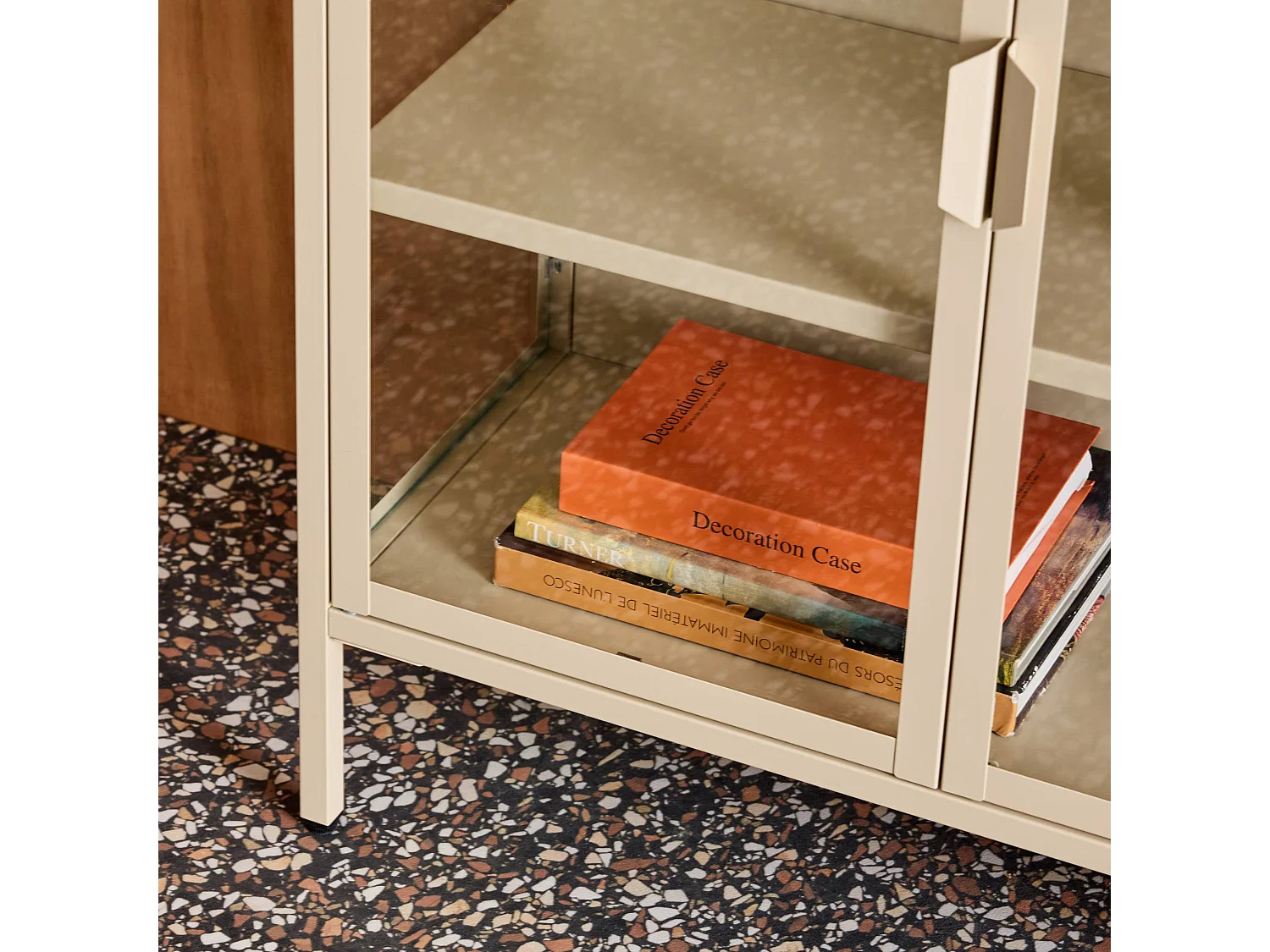 Vitrina de acero y vidrio templado de 2 puertas, 102cm beige