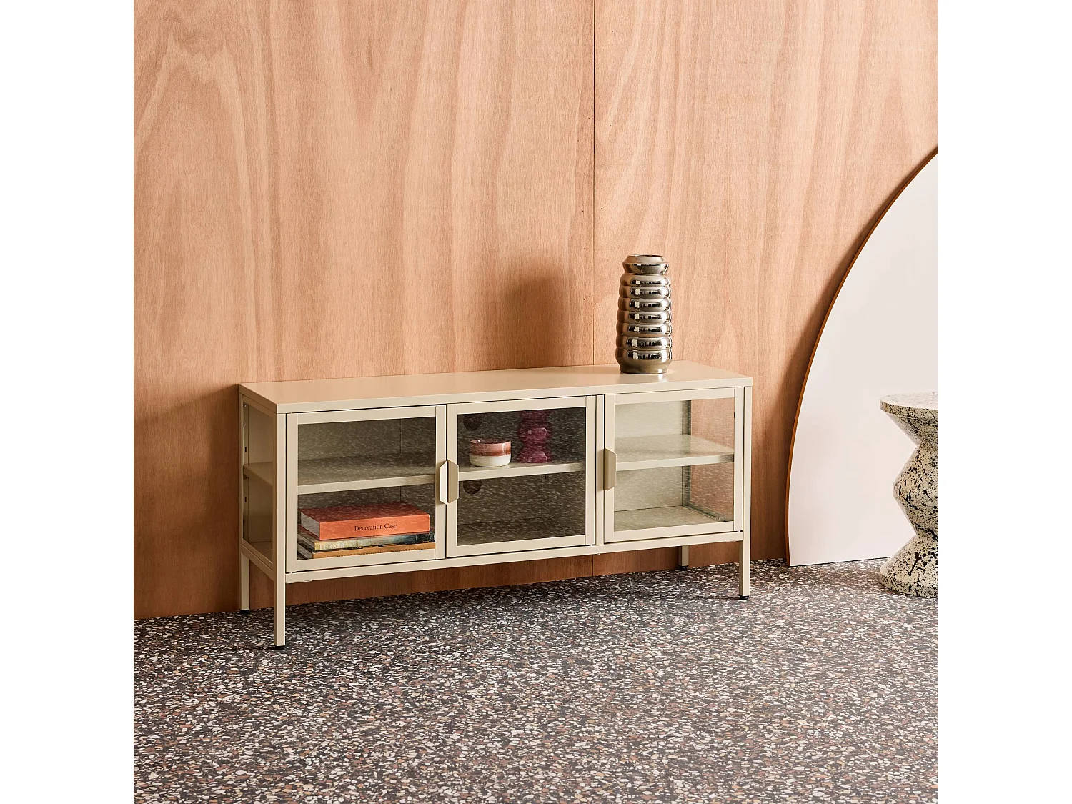 Mobile tv industriale in metallo e vetro temperato 3 ante 120cm, beige