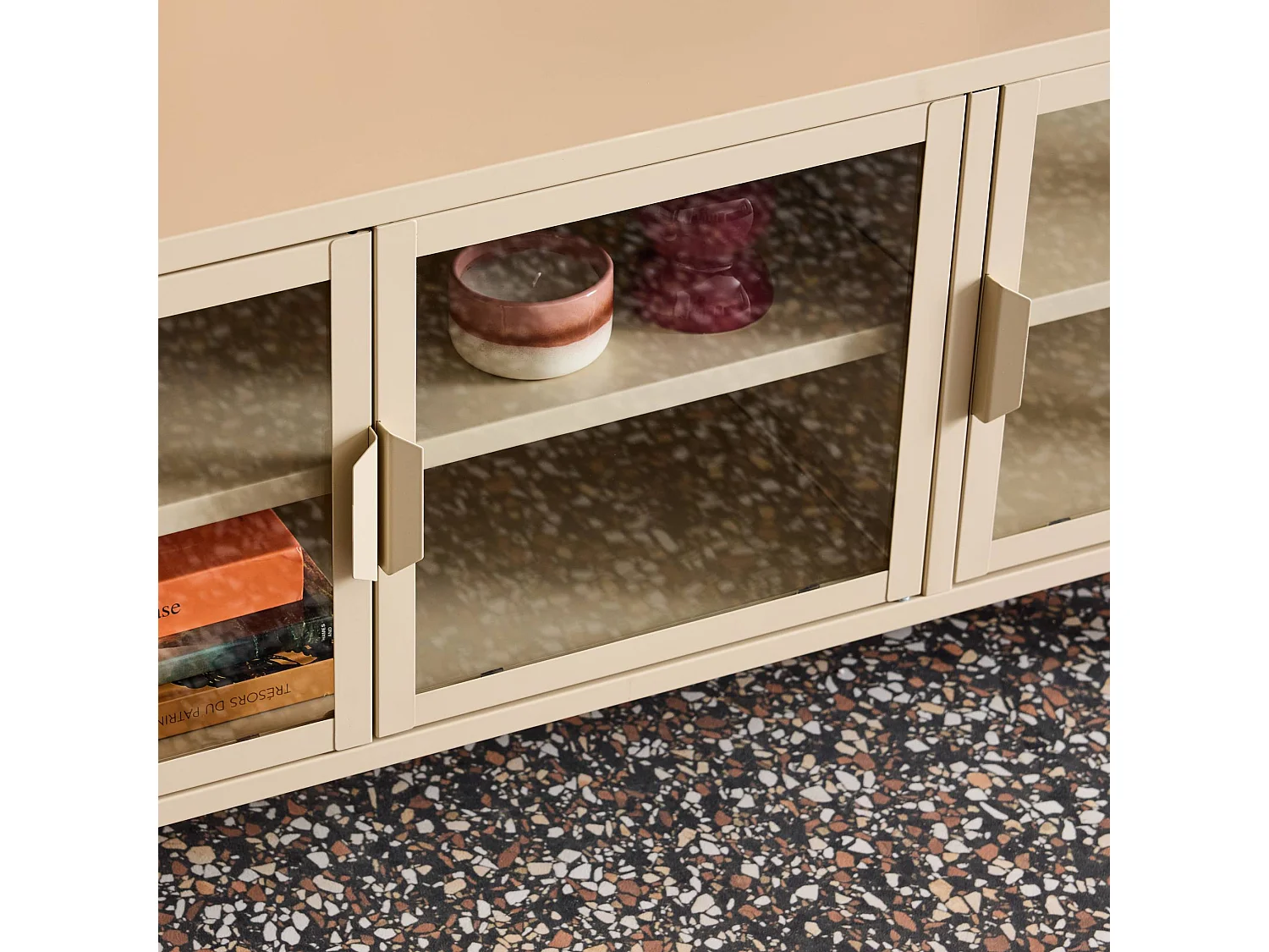 Mobile tv industriale in metallo e vetro temperato 3 ante 120cm, beige