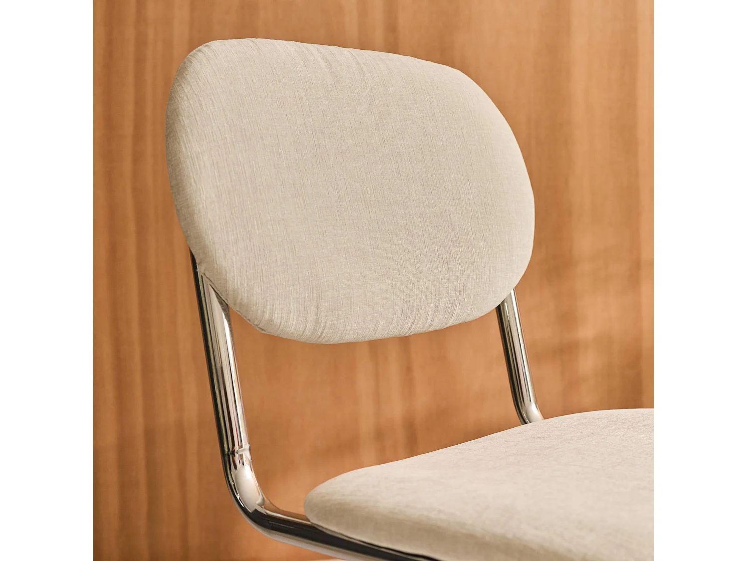 Set 2 sedie arrotondate metallo, tessuto ciniglia e gambe cromate,