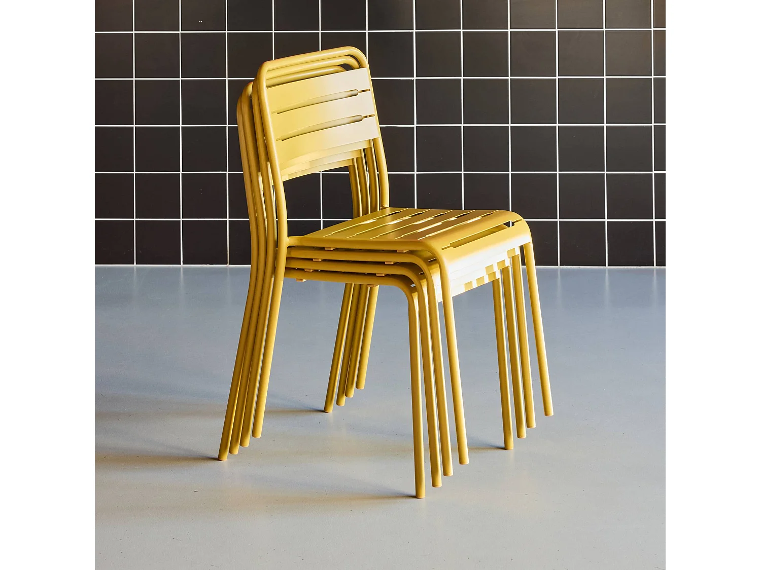 Lot de 4 chaises de jardin acier. 4 places. ocre. Amelia. L44 x P52 x H79cm