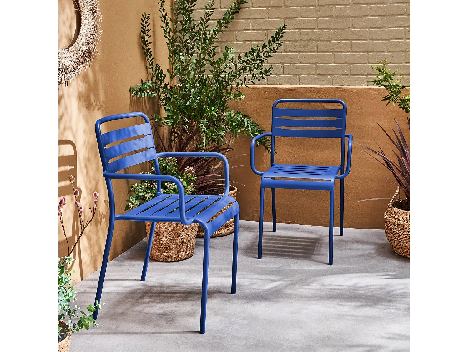 Lot de 2 fauteuils de jardin acier. 2 places. bleu électrique. Amelia. L50.4 X P53 X H79.5cm