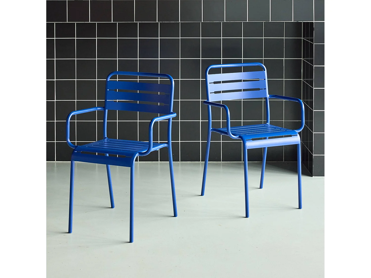 Lot de 2 fauteuils de jardin acier. 2 places. bleu électrique. Amelia. L50.4 X P53 X H79.5cm