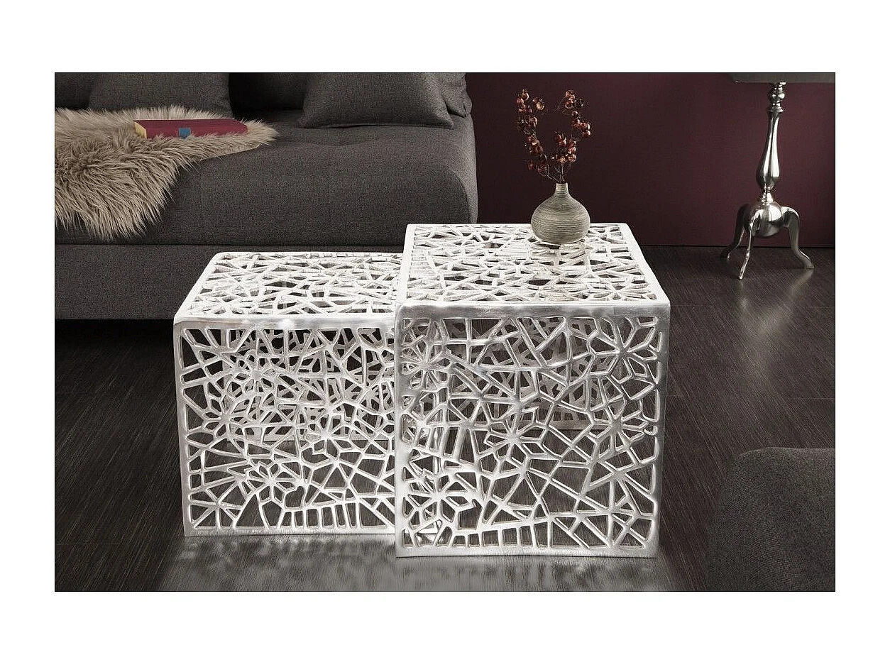 Tables basses gigognes METRIX argentées – Tables basses design en aluminium à motifs géométriques