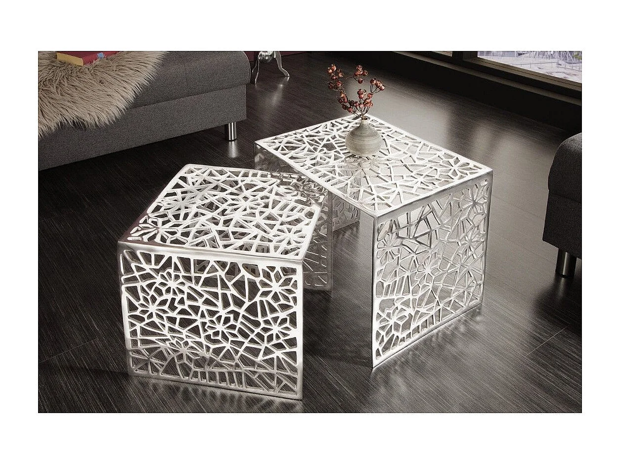 Tables basses gigognes METRIX argentées – Tables basses design en aluminium à motifs géométriques