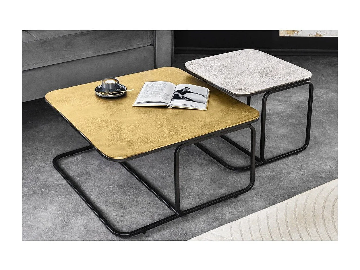 Lot de 2 Beistelltische METRIX quadratisch in Gold und Silber – Stapelbare Designer-Couchtische aus Metall
