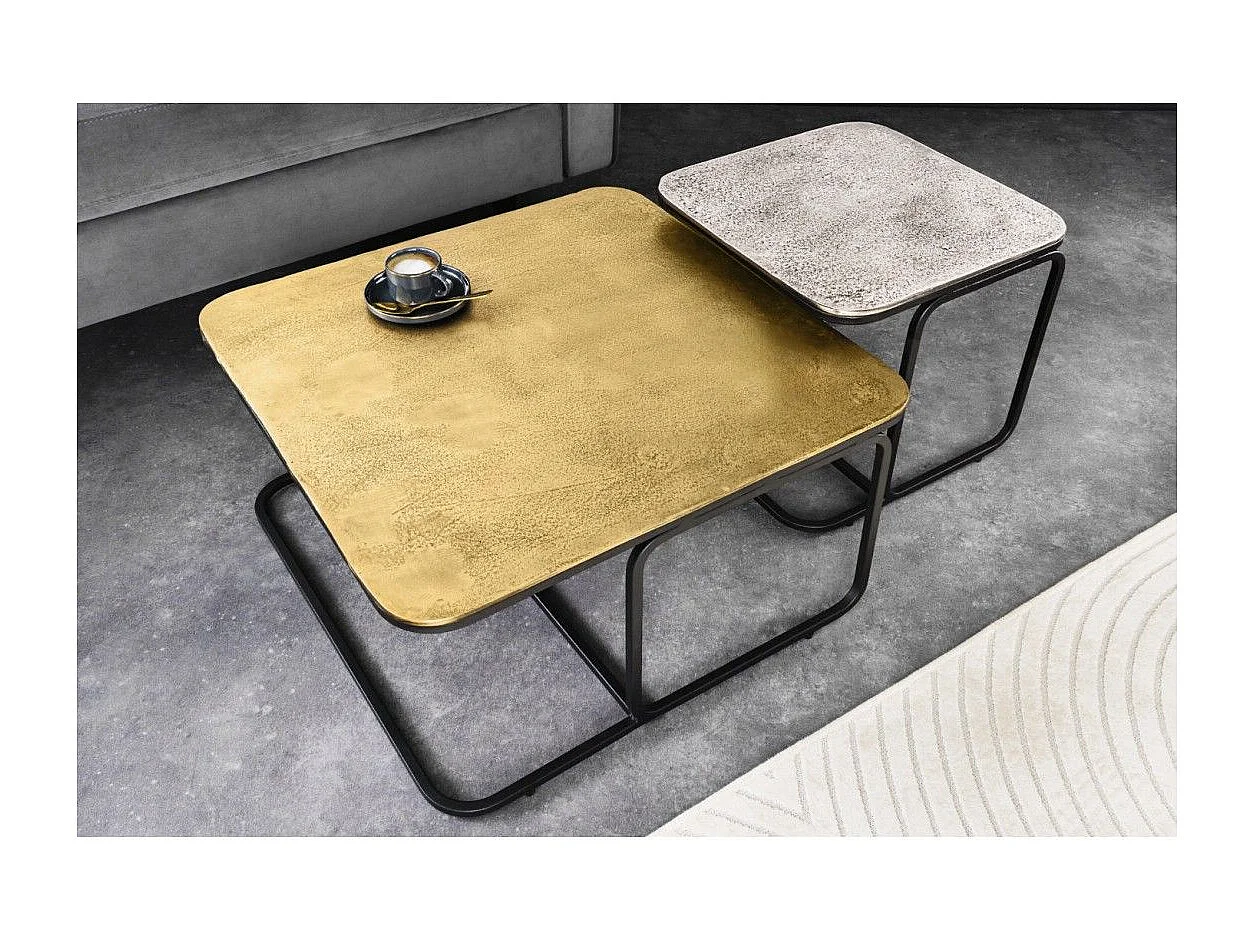 Lot de 2 Beistelltische METRIX quadratisch in Gold und Silber – Stapelbare Designer-Couchtische aus Metall