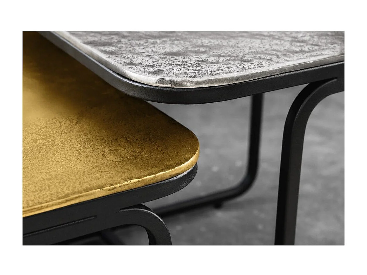 Lot de 2 Beistelltische METRIX quadratisch in Gold und Silber – Stapelbare Designer-Couchtische aus Metall
