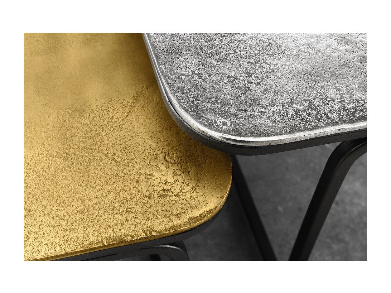 Lot de 2 Beistelltische METRIX quadratisch in Gold und Silber – Stapelbare Designer-Couchtische aus Metall