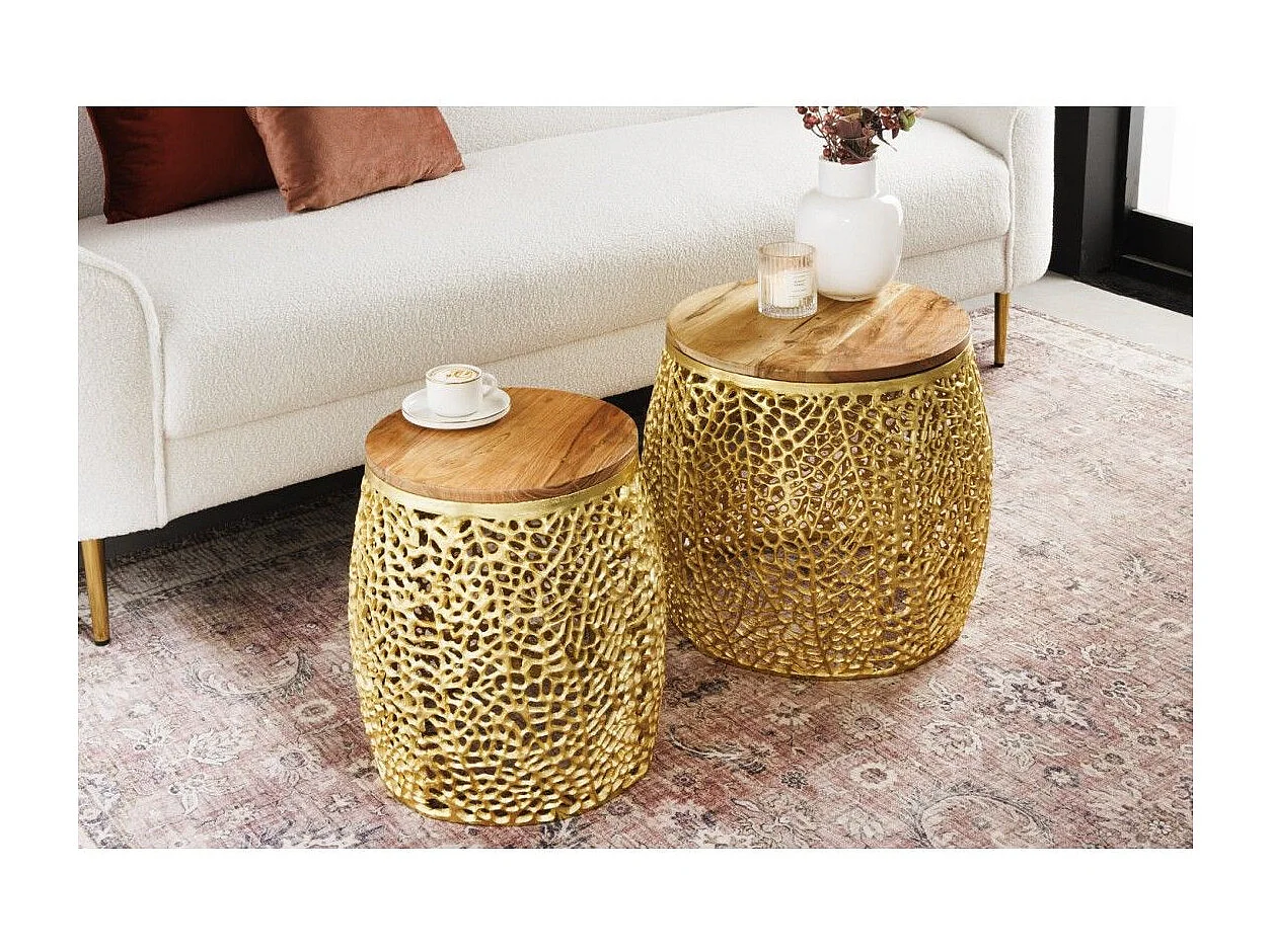Lot de 2 tables basses METRIX dorées avec petit motif arrondi – Tables basses design en aluminium et bois d'acacia