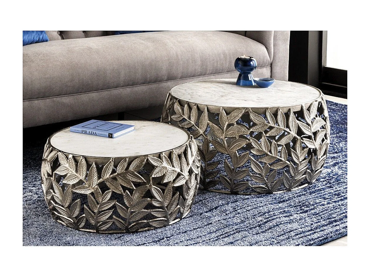 Set von 2 silbernen METRIX Couchtischen mit Marmorplatte – Design-Couchtische mit Blattmotiv